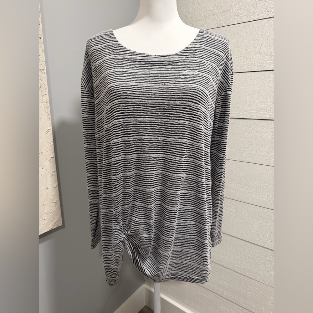 Jones New York Black and White Striped Long Sleeve Top